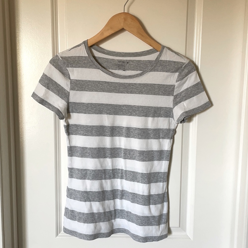 Old Navy crew neck striped T-shirt size medium